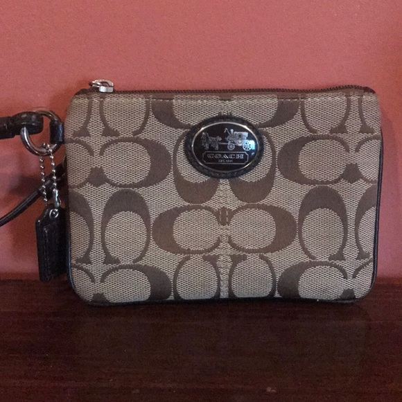 Coach Handbags - COACH wristlet